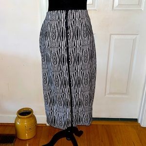 Lane Bryant Black and White Zippered skirt.